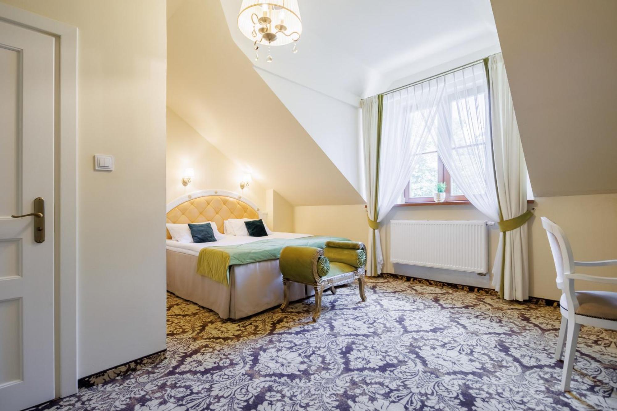 Dwór Prezydencki Boutique Hotel&SPA Zgłobice Exterior foto